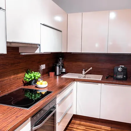 Apartment Z_woerthersee-apartment Mit Privatem Seezugang