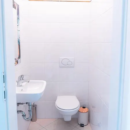 Apartment Z_woerthersee-apartment Mit Privatem Seezugang