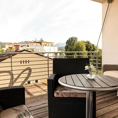 Apartment Z_woerthersee-apartment Mit Privatem Seezugang